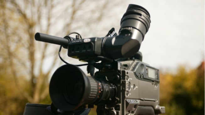 Bayangan di Balik Layar: Ketika Aktor Hidup dalam Karakter Lebih dari Sekadar Peran